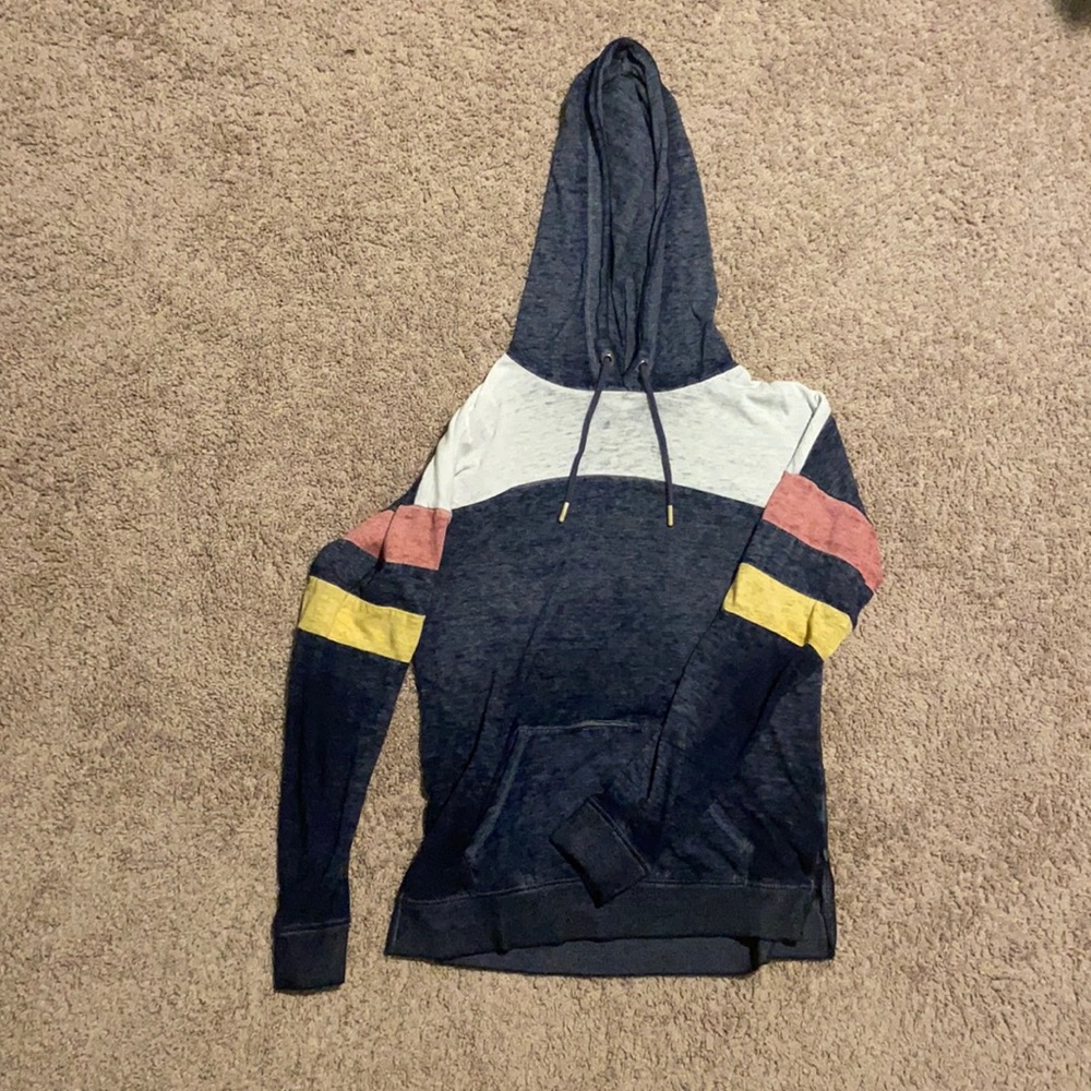 Hoodie with drawstrings